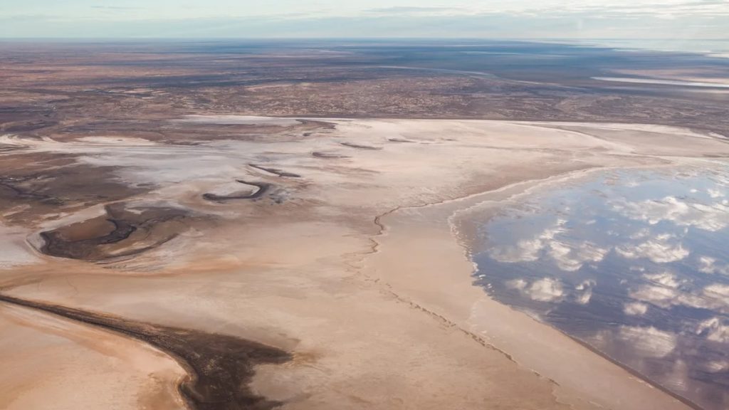 Kati Thanda-Lake Eyre flood