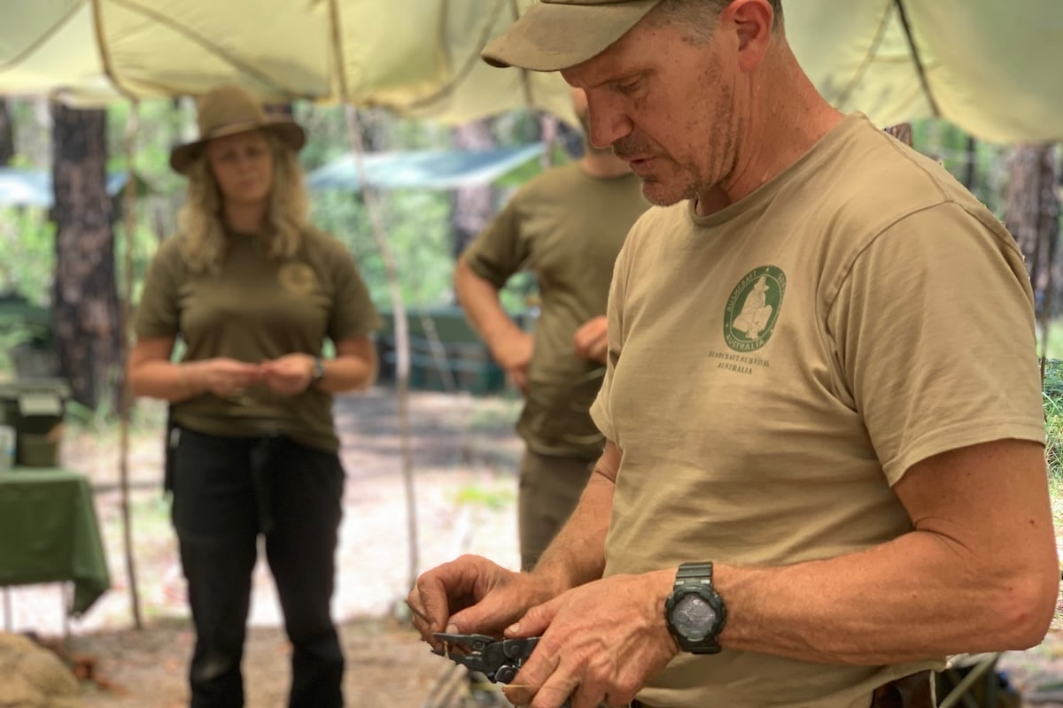 Bushcraft Survival Australia - Gordon Dedman Demonstration